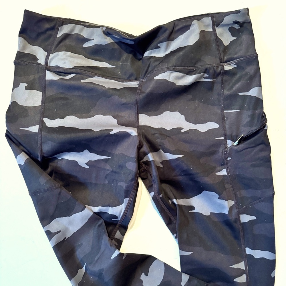 Camo leggings, Athleta, black and gray, size L, like new